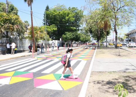 Schoolgirl crosses street