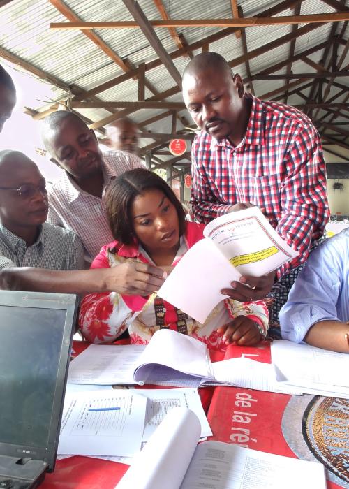 In this 2018 meeting in Tshopo province, WRI supported the Congolese government in conducting several public consultations with provincial stakeholders on the development of enforcement measures related to the country's Nature Conservation Act.