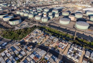 Oil refinery in Los Angeles County, California