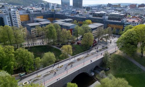 An aerial view of the city of Oslo including a bridge for pedestrians and cyclists.