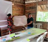 Two women presenting in a workshop.